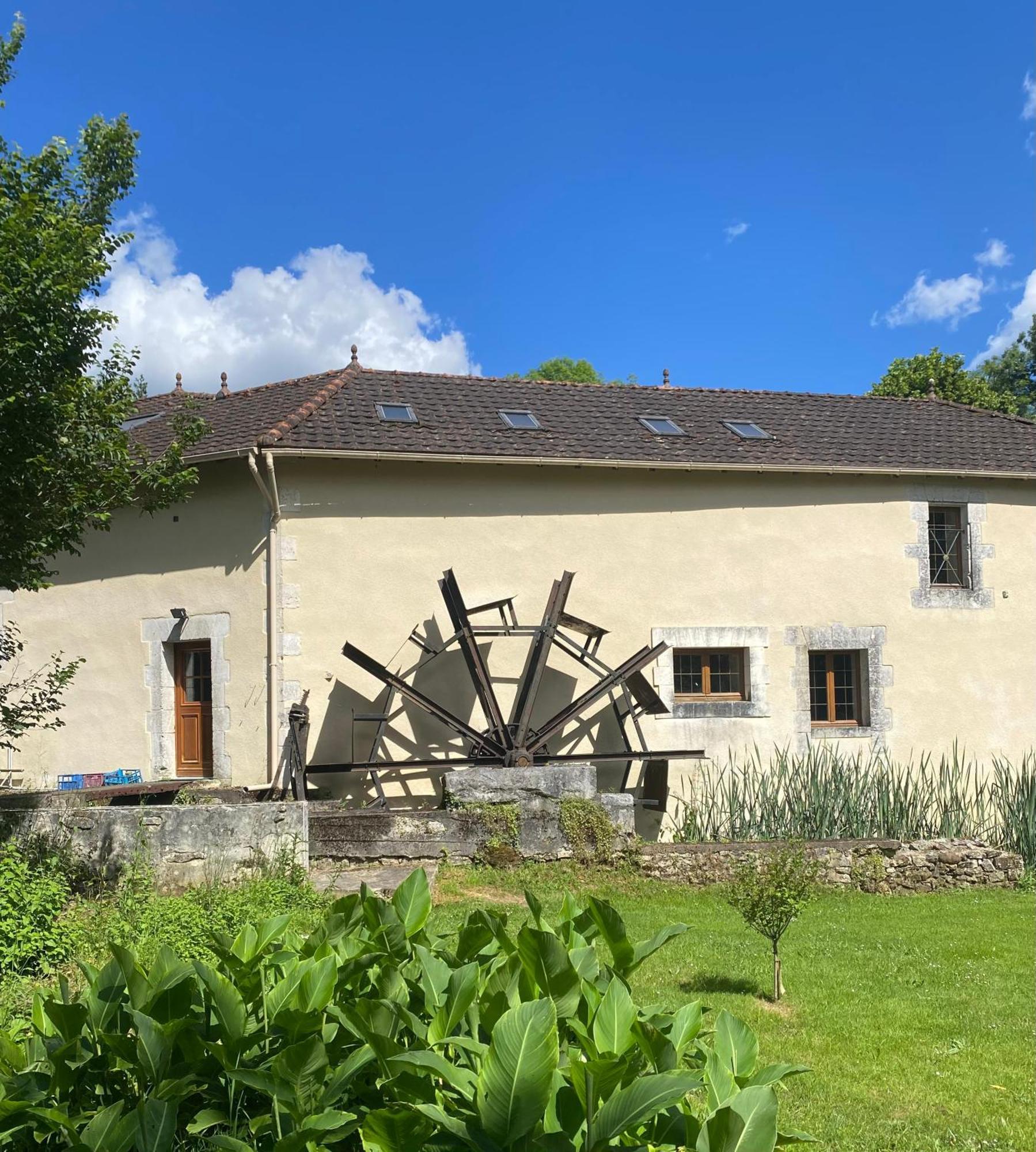 Moulin Du Fontcourt Bed & Breakfast Chasseneuil-sur-Bonnieure Exterior foto