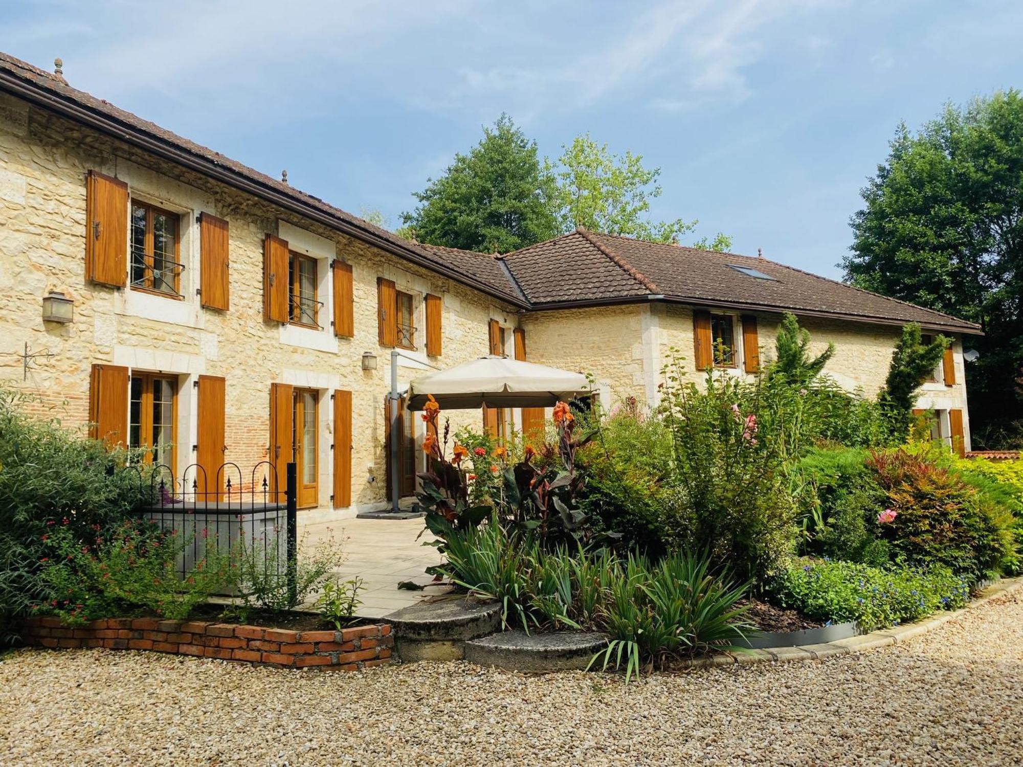 Moulin Du Fontcourt Bed & Breakfast Chasseneuil-sur-Bonnieure Exterior foto