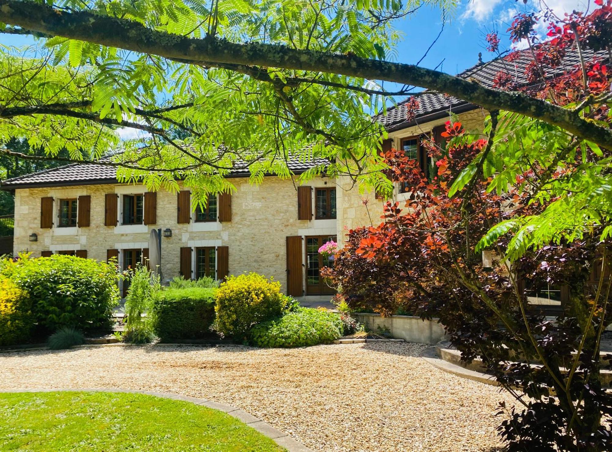 Moulin Du Fontcourt Bed & Breakfast Chasseneuil-sur-Bonnieure Exterior foto