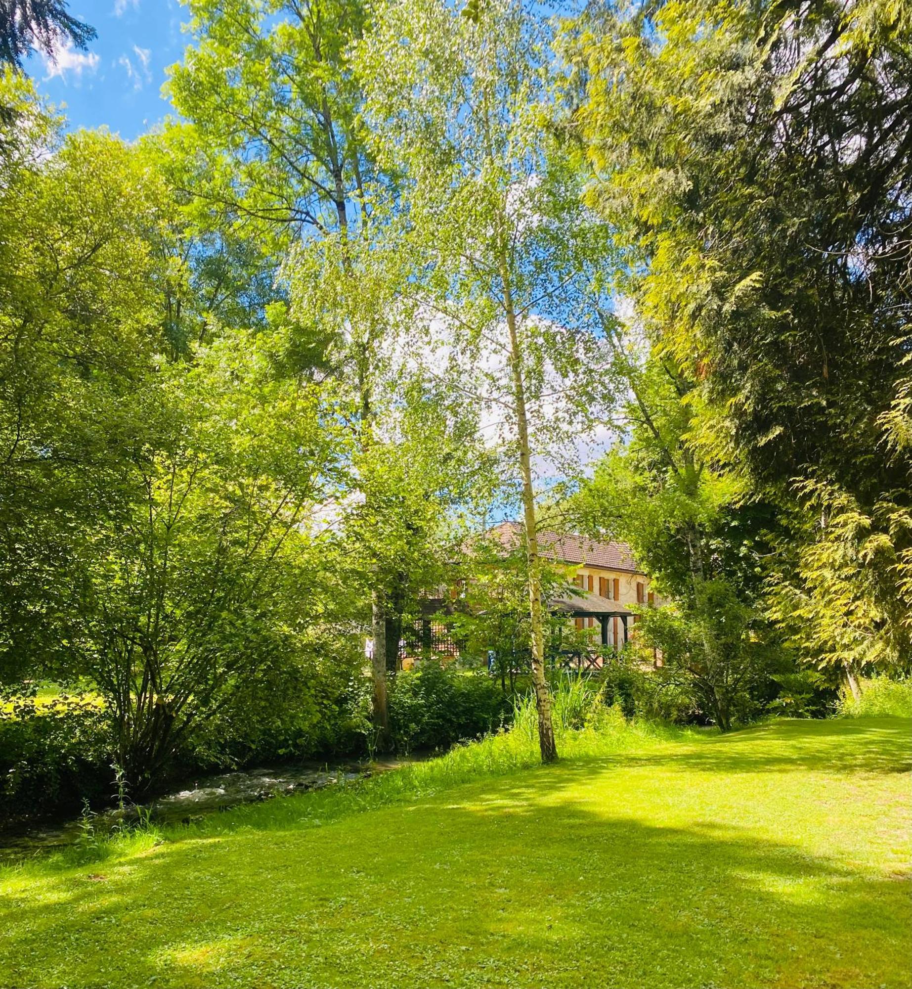 Moulin Du Fontcourt Bed & Breakfast Chasseneuil-sur-Bonnieure Exterior foto