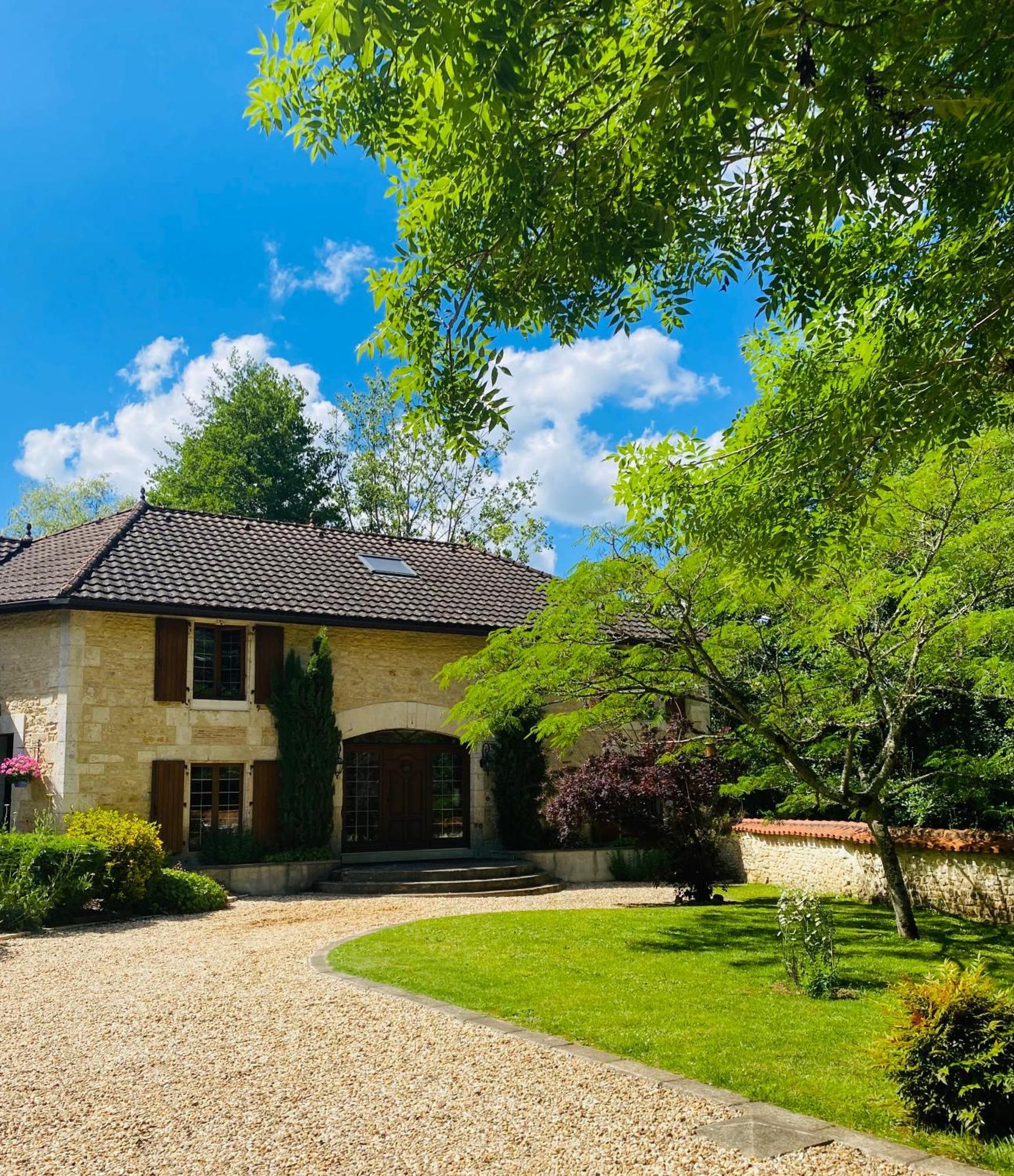 Moulin Du Fontcourt Bed & Breakfast Chasseneuil-sur-Bonnieure Exterior foto