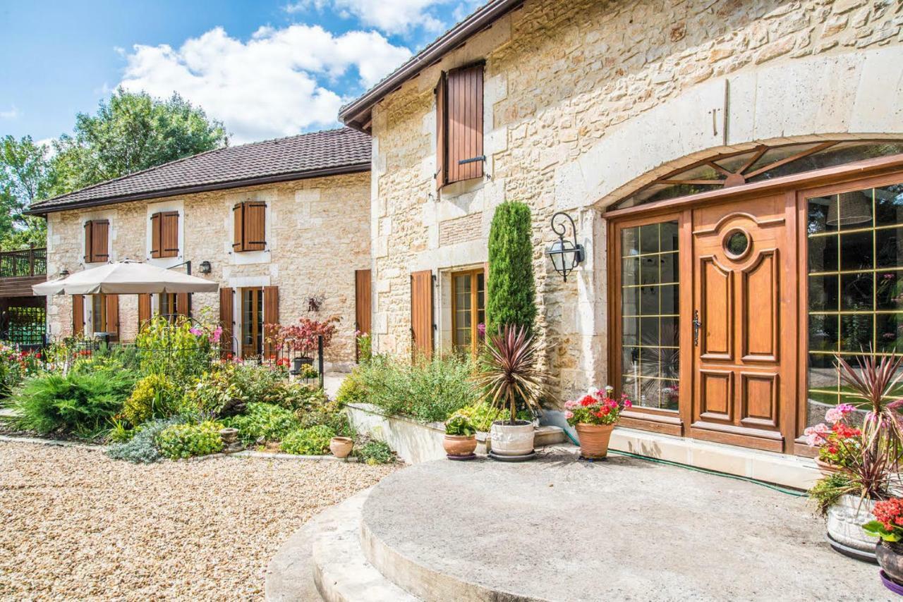 Moulin Du Fontcourt Bed & Breakfast Chasseneuil-sur-Bonnieure Exterior foto